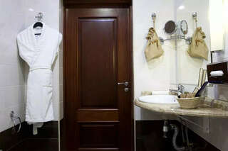 Гостиница Amici Grand Hotel Краснодар Люкс с 1 спальней-5