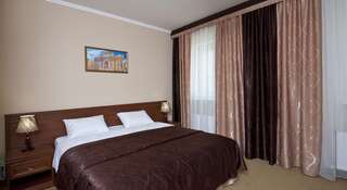 Гостиница Amici Grand Hotel Краснодар Стандартный двухместный номер с 1 кроватью или 2 отдельными кроватями-4