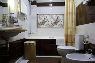 Гостиница Amici Grand Hotel Краснодар Люкс с 1 спальней-4