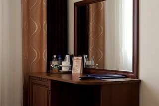 Гостиница Amici Grand Hotel Краснодар Стандартный двухместный номер с 1 кроватью или 2 отдельными кроватями-4