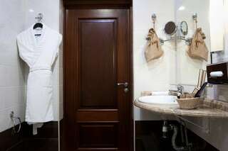 Гостиница Amici Grand Hotel Краснодар Стандартный двухместный номер с 1 кроватью или 2 отдельными кроватями-5